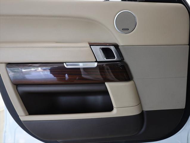 Photo of 2017 White Land Rover Range Rover