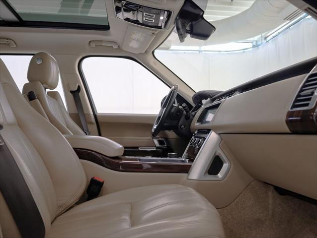 Photo of 2017 White Land Rover Range Rover