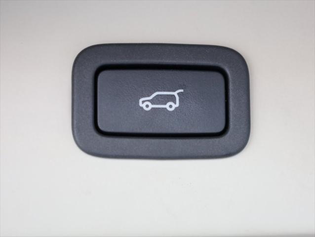 Photo of 2017 White Land Rover Range Rover