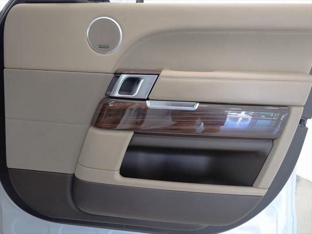 Photo of 2017 White Land Rover Range Rover