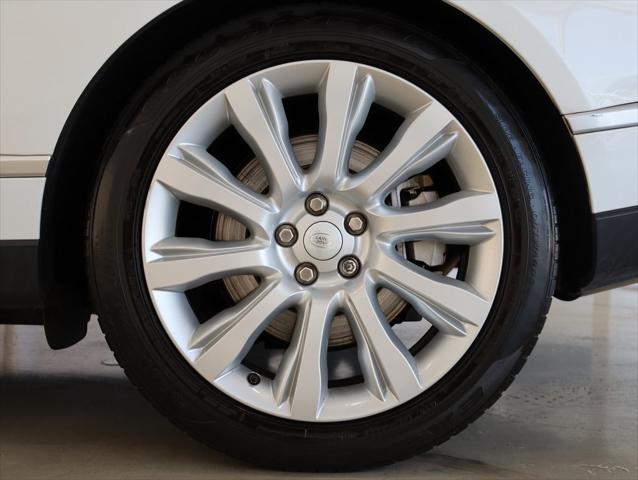 Photo of 2017 White Land Rover Range Rover