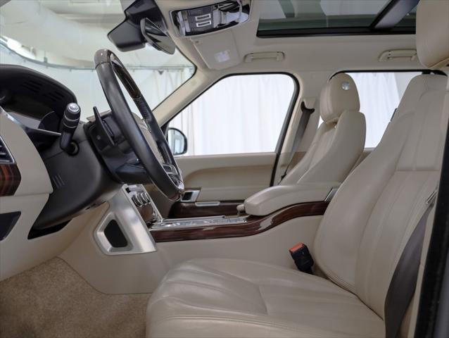Photo of 2017 White Land Rover Range Rover