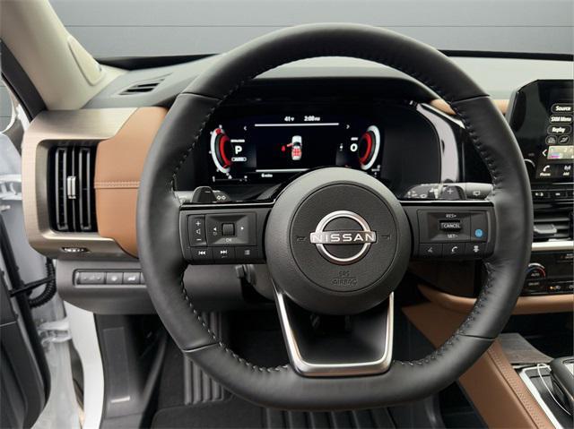 Photo of 2025 Everest White Pearl Tricoat Nissan Pathfinder