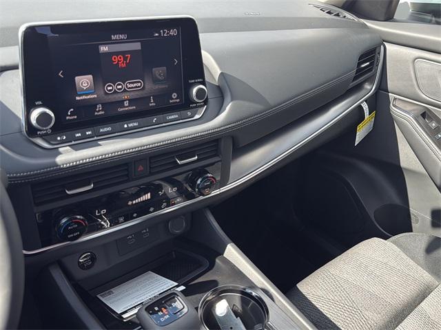 Photo of 2026 Everest White Pearl Tricoat Nissan Rogue