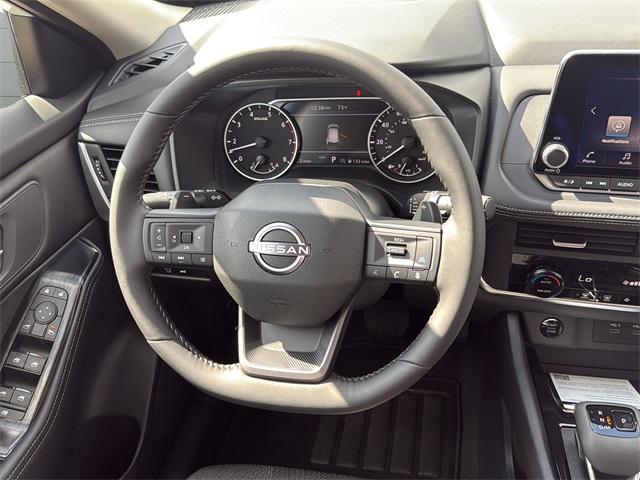 Photo of 2026 Everest White Pearl Tricoat Nissan Rogue