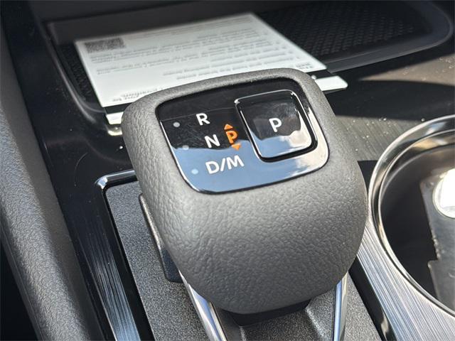 Photo of 2026 Everest White Pearl Tricoat Nissan Rogue