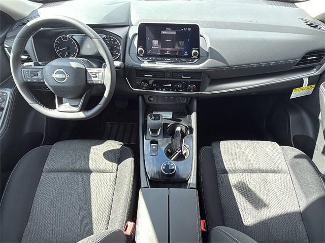 Photo of 2026 Everest White Pearl Tricoat Nissan Rogue
