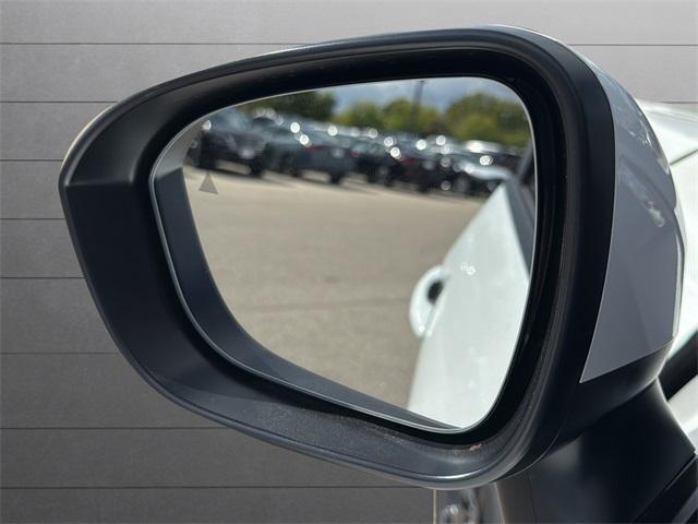 Photo of 2026 Everest White Pearl Tricoat Nissan Rogue