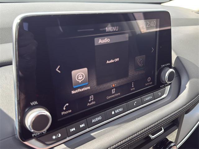 Photo of 2026 Everest White Pearl Tricoat Nissan Rogue