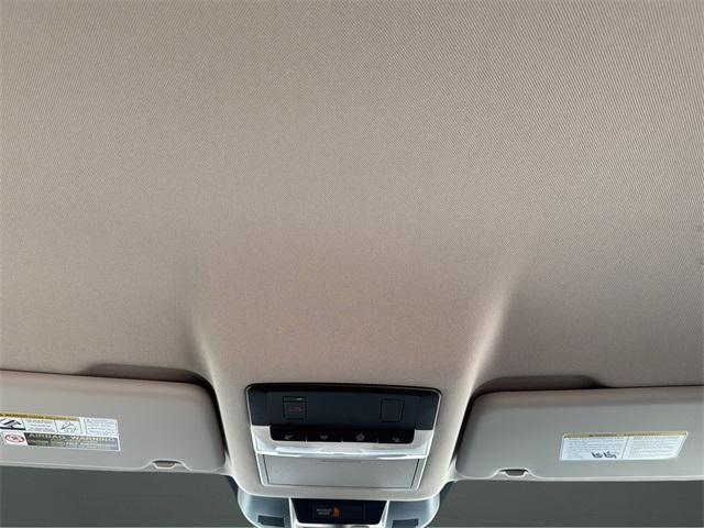 Photo of 2026 Everest White Pearl Tricoat Nissan Rogue