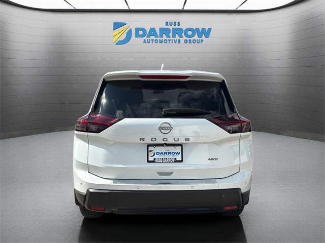 Photo of 2026 Everest White Pearl Tricoat Nissan Rogue