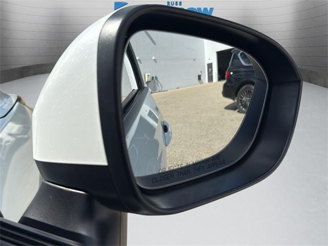 Photo of 2026 Everest White Pearl Tricoat Nissan Rogue