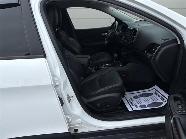 Photo of 2021 Bright White Clearcoat Jeep Cherokee