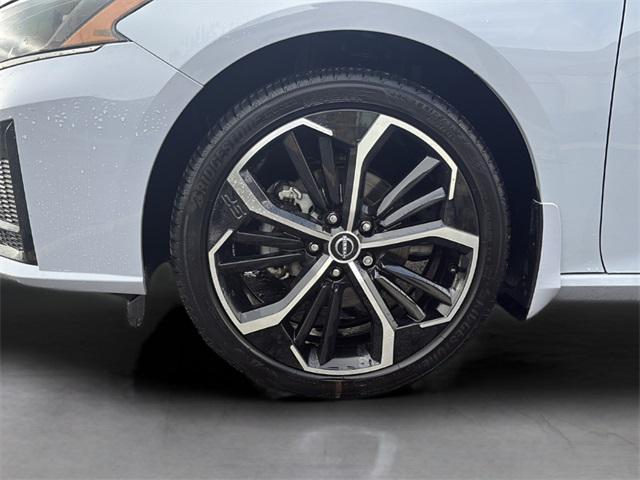 Photo of 2024 Gray Sky Pearl Nissan Altima