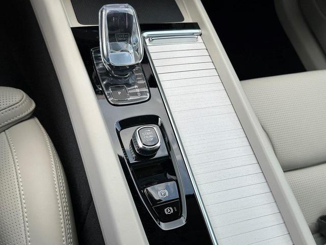 Photo of 2026 Denim Blue Metallic Volvo XC60
