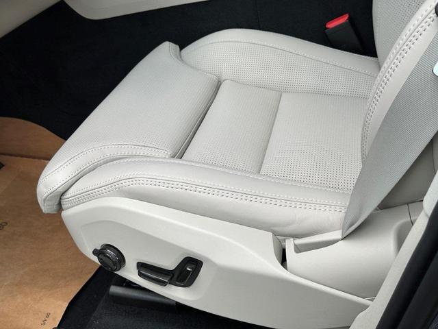 Photo of 2026 Denim Blue Metallic Volvo XC60