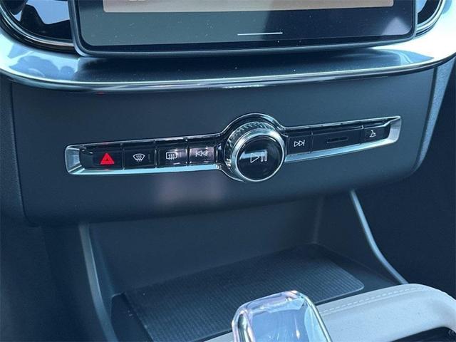Photo of 2025 Vapour Grey Metallic Volvo XC90