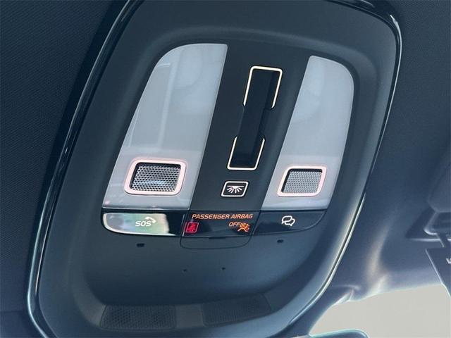 Photo of 2025 Vapour Grey Metallic Volvo XC90