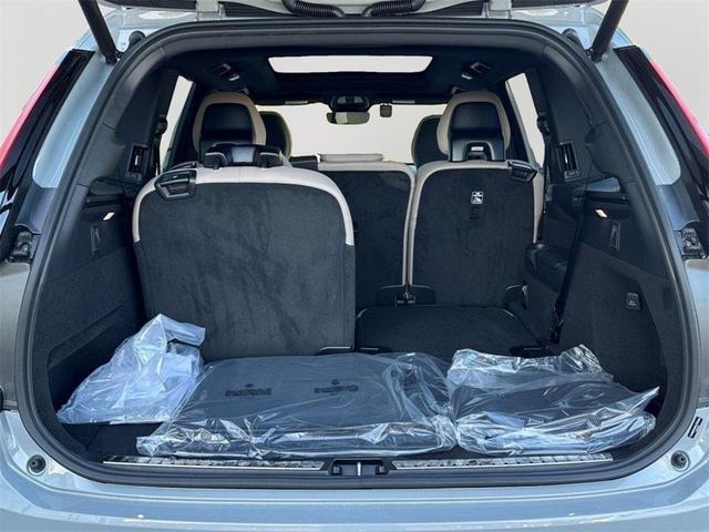 Photo of 2025 Vapour Grey Metallic Volvo XC90