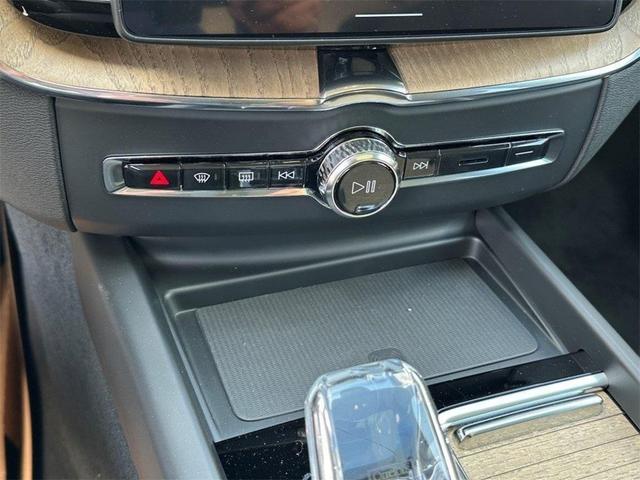 Photo of 2026 Onyx Black Metallic Volvo XC60