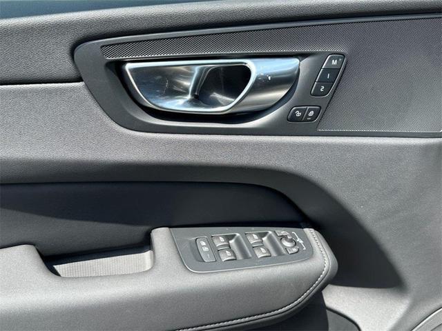 Photo of 2026 Onyx Black Metallic Volvo XC60
