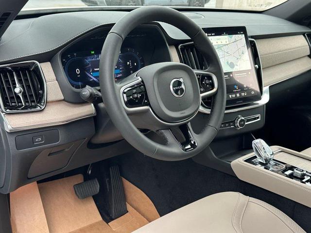 Photo of 2025 Crystal White Pearl Volvo XC90
