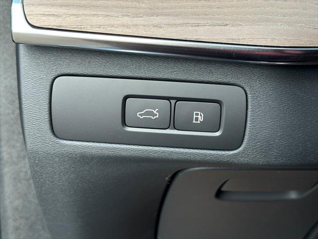 Photo of 2025 Denim Blue Metallic Volvo XC90 Plug-In Hybrid