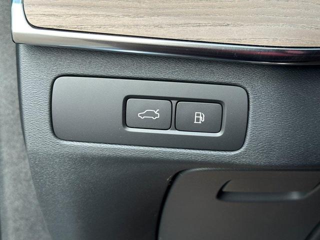 Photo of 2025 Denim Blue Metallic Volvo XC90 Plug-In Hybrid