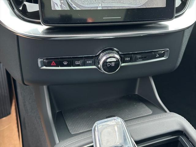 Photo of 2025 Mulberry Red Metallic Volvo XC90 Plug-In Hybrid