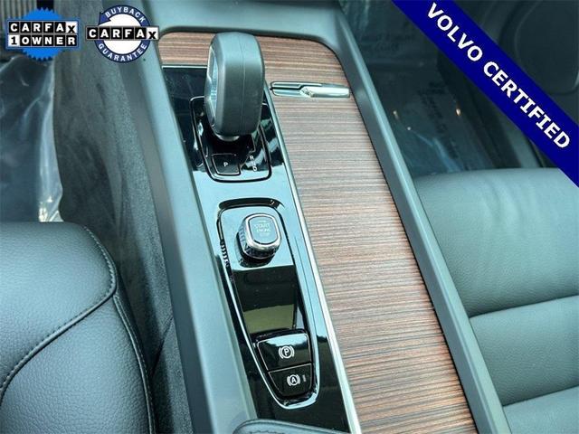 Photo of 2023 Bright Dusk Metallic Volvo XC60