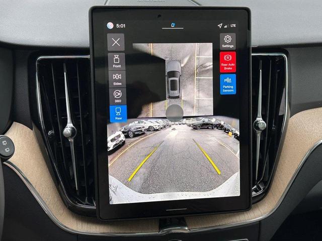 Photo of 2026 Vapour Grey Metallic Volvo XC60