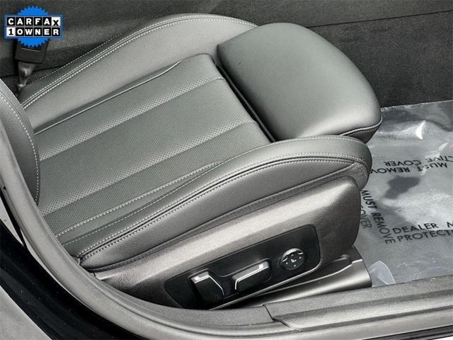 Photo of 2025 Black Sapphire Metallic BMW 330