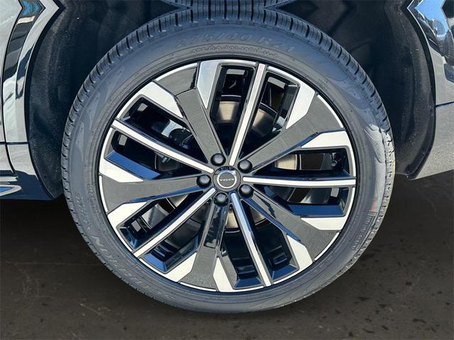 Photo of 2026 Onyx Black Metallic Volvo XC90