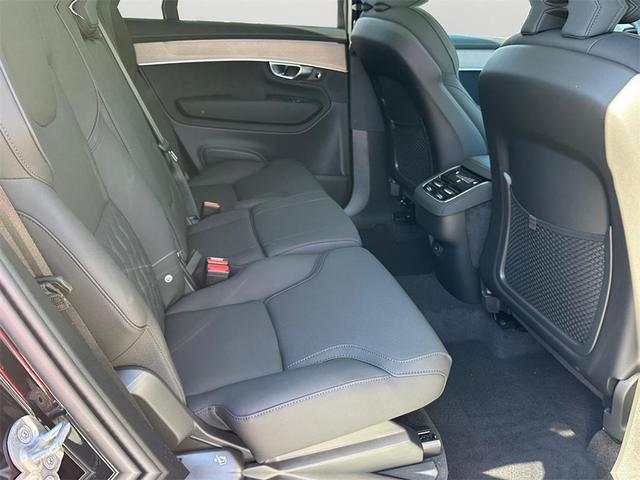 Photo of 2026 Onyx Black Metallic Volvo XC90