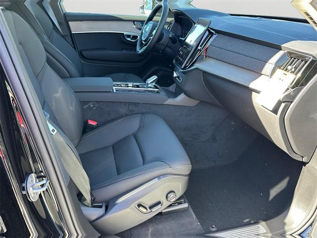 Photo of 2026 Onyx Black Metallic Volvo XC90