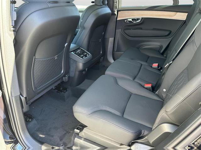 Photo of 2026 Onyx Black Metallic Volvo XC90
