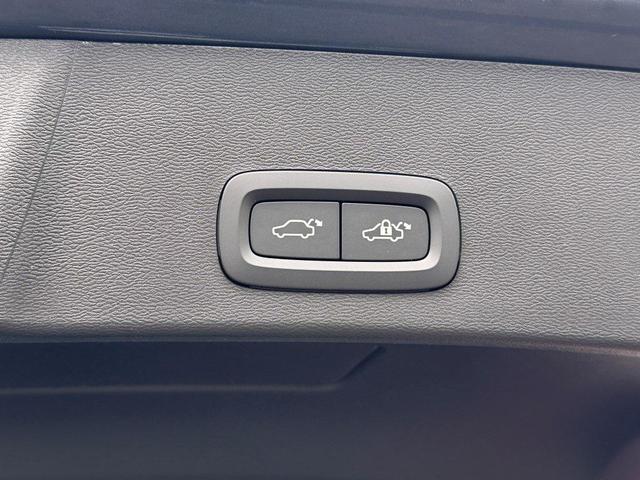 Photo of 2026 Denim Blue Volvo XC40