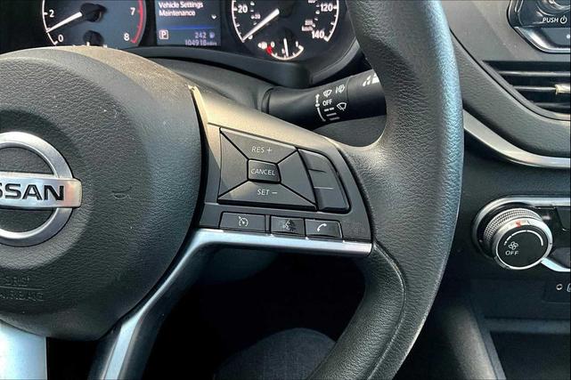 Photo of 2021 Glacier White Nissan Altima