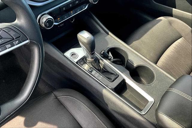 Photo of 2021 Glacier White Nissan Altima