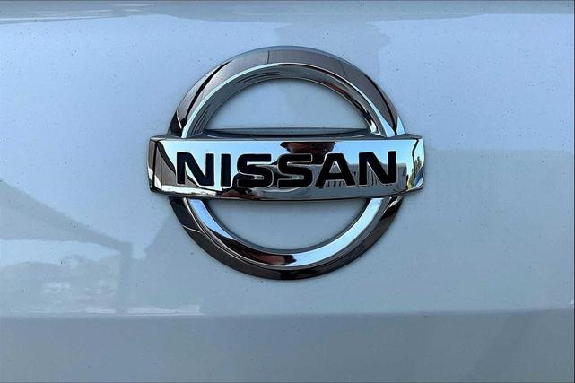 Photo of 2021 Glacier White Nissan Altima