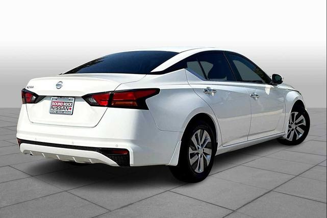 Photo of 2021 Glacier White Nissan Altima