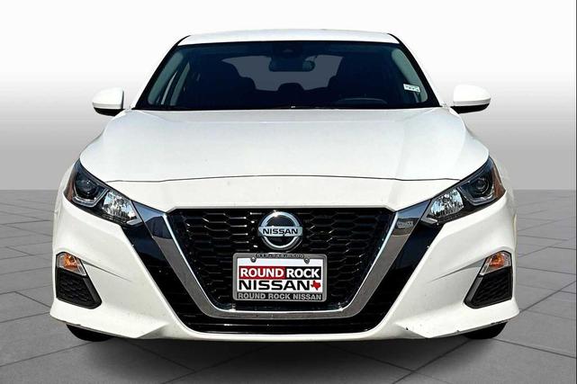 Photo of 2021 Glacier White Nissan Altima