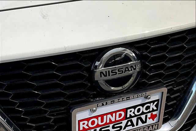 Photo of 2021 Glacier White Nissan Altima