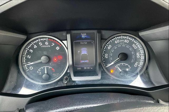 Photo of 2021 Super White Toyota Tacoma