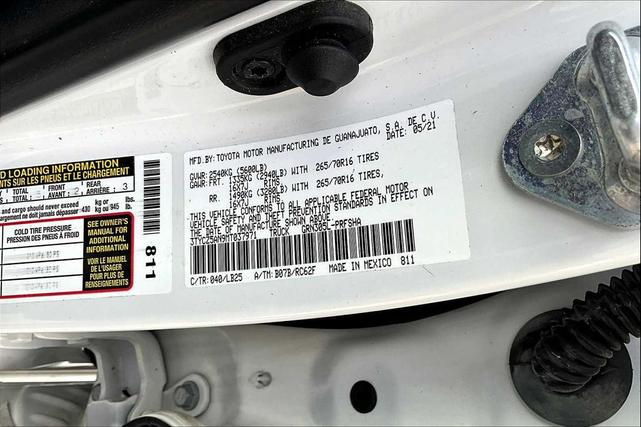 Photo of 2021 Super White Toyota Tacoma