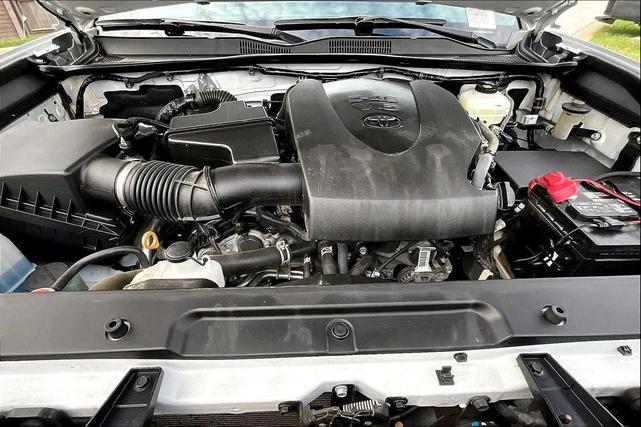 Photo of 2021 Super White Toyota Tacoma