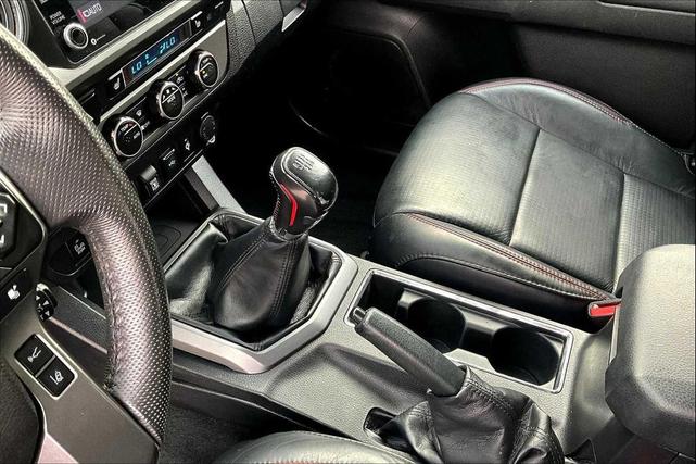 Photo of 2021 Super White Toyota Tacoma