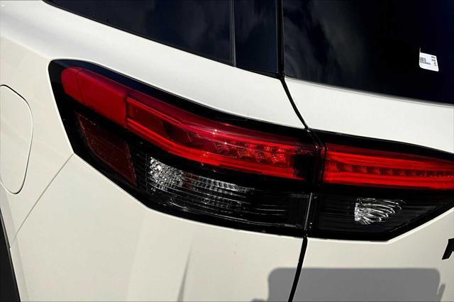 Photo of 2025 White Nissan Pathfinder