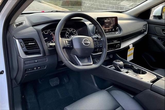 Photo of 2025 Everest White Pearl Nissan Rogue