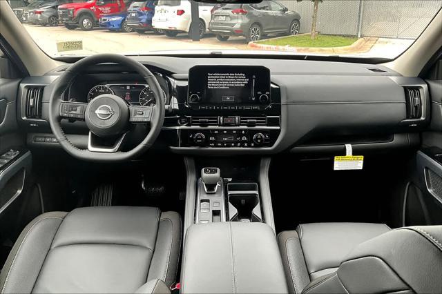 Photo of 2025 White Nissan Pathfinder